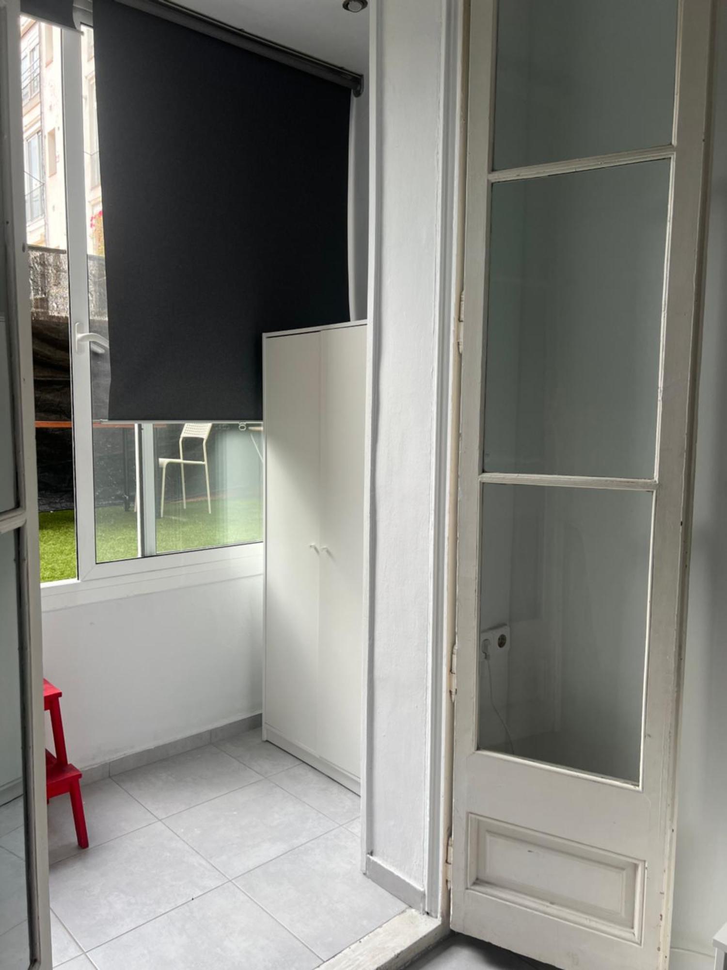 Rooms In Spacious Apartment In City Center Барселона Экстерьер фото
