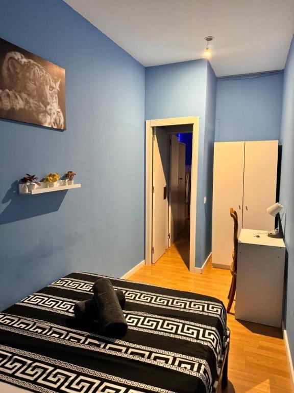 Rooms In Spacious Apartment In City Center Барселона Экстерьер фото