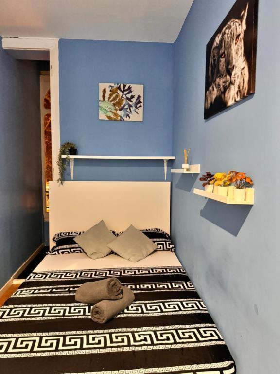 Rooms In Spacious Apartment In City Center Барселона Экстерьер фото